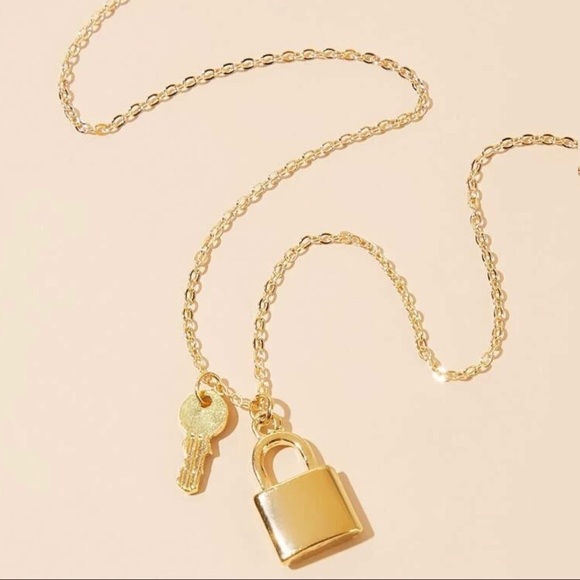 Urban Outfitters Jewelry - 3/$30 💛 Lock and Key Pendant Necklace